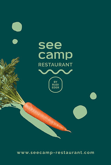Grünes Plakat mit Karotte und 'see camp' Restaurant Text.